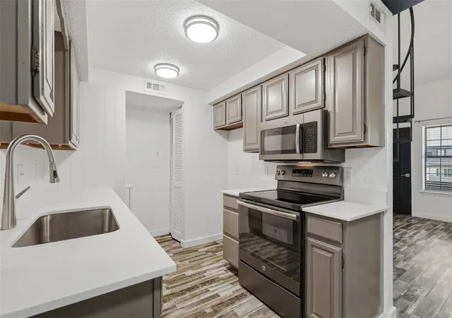 Photo 3 of Condo for sale at 11140 Stratford Dr #605, Oklahoma City, OK 73120 | MLS# 1238562 | Listing updated on 2026-09-11