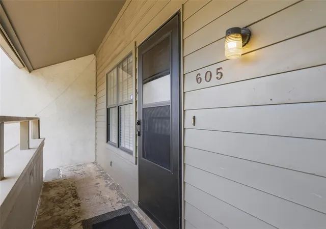 Photo 4 of Condo for sale at 11140 Stratford Dr #605, Oklahoma City, OK 73120 | MLS# 1238562 | Listing updated on 2026-09-11