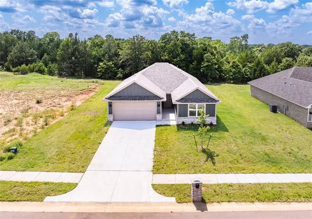 Single family home for sale at 4640 Lincoln Landing, Harrah, OK 73045 | MLS# 1238754