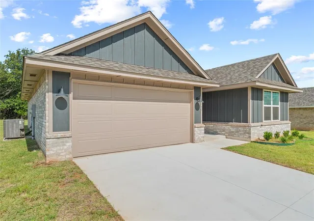 Photo 3 of Sale Pending at 4640 Lincoln Landing, Harrah, OK 73045 | MLS# 1238754 | Listing updated on 2026-09-29