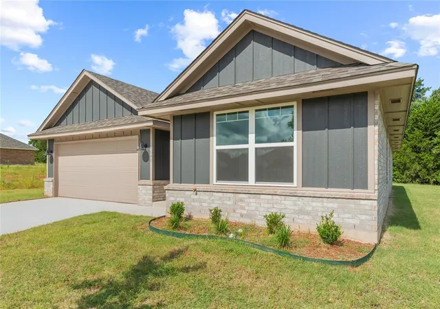Photo 4 of Sale Pending at 4640 Lincoln Landing, Harrah, OK 73045 | MLS# 1238754 | Listing updated on 2026-09-29