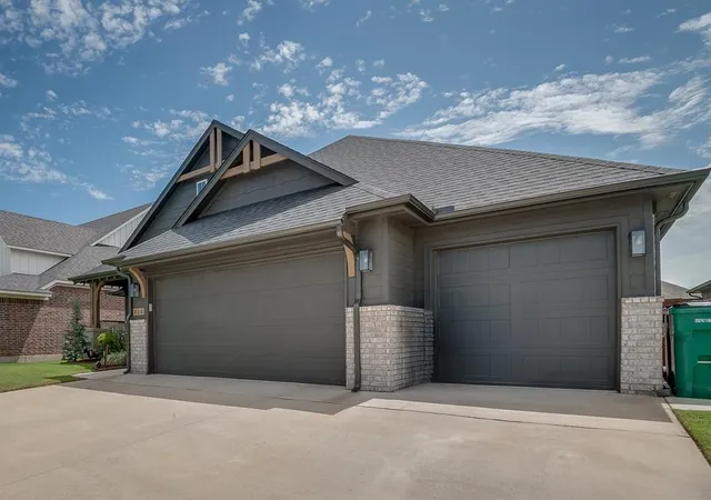 Photo 4 of Single family home for sale at 800 Argos Rd, Yukon, OK 73099 | MLS# 1239017 | Listing updated on 2026-09-15