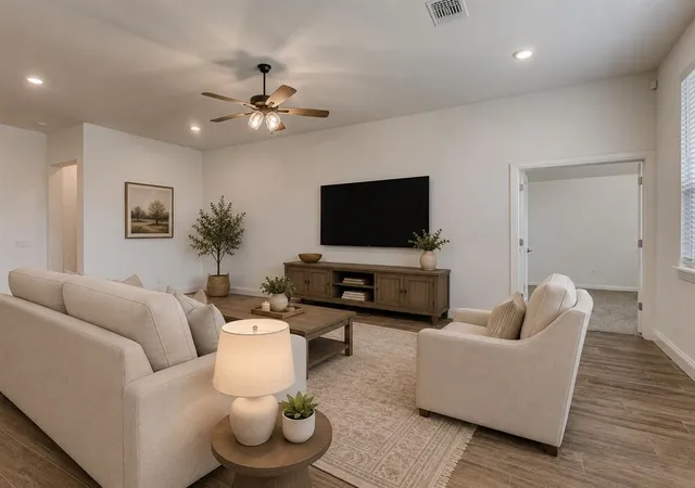Photo 3 of Single family home for sale at 204 Ivory Dr, Yukon, OK 73099 | MLS# 1239076 | Listing updated on 2026-09-15