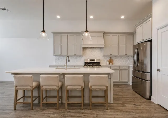 Photo 4 of Single family home for sale at 204 Ivory Dr, Yukon, OK 73099 | MLS# 1239076 | Listing updated on 2026-09-15