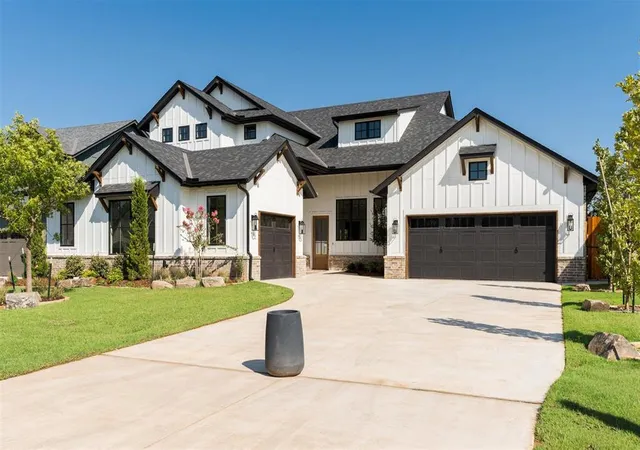 Photo 2 of Single family home for sale at 3309 Capitol Hl Ln, Edmond, OK 73034 | MLS# 1239334 | Listing updated on 2026-10-08