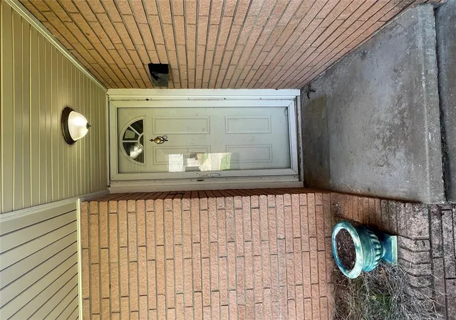 Photo 3 of Single family home for sale at 5913 Crestview Dr, Oklahoma City, OK 73105 | MLS# 1239396 | Listing updated on 2026-09-15