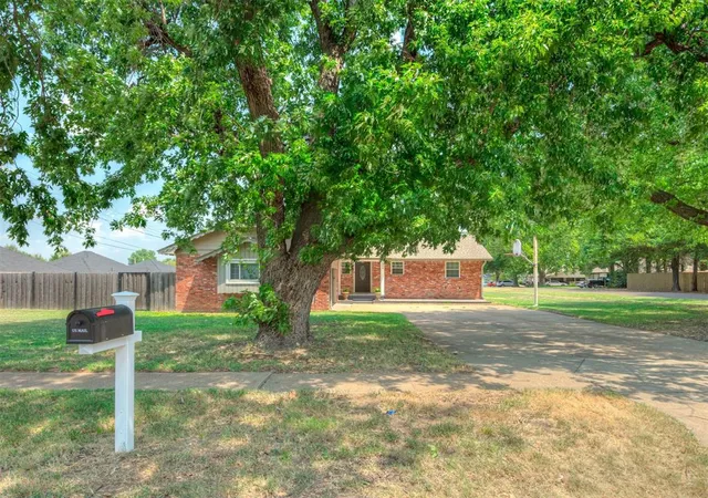 Photo 3 of Sale Pending at 524 S Lewis Ln, Mustang, OK 73064 | MLS# 1239401 | Listing updated on 2026-09-11