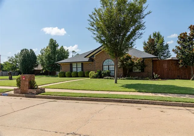 Photo 2 of Single family home for sale at 1612 Glacier Ln, Edmond, OK 73003 | MLS# 1239433 | Listing updated on 2026-09-15