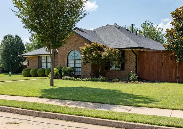 Photo 3 of Single family home for sale at 1612 Glacier Ln, Edmond, OK 73003 | MLS# 1239433 | Listing updated on 2026-09-15