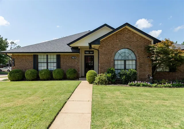Photo 3 of Single family home for sale at 1612 Glacier Ln, Edmond, OK 73003 | MLS# 1239433 | Listing updated on 2026-09-15