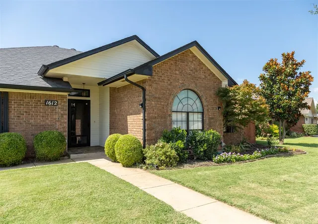 Photo 4 of Single family home for sale at 1612 Glacier Ln, Edmond, OK 73003 | MLS# 1239433 | Listing updated on 2026-09-15