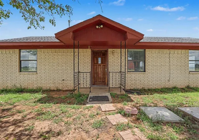 Photo 3 of Sale Pending at 1719 E Orme Ln, Anadarko, OK 73005 | MLS# 1239656 | Listing updated on 2026-09-12