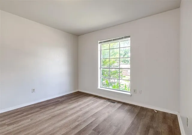 Photo 3 of Single family home for sale at 406 Hardy Dr, Edmond, OK 73013 | MLS# 1239660 | Listing updated on 2026-09-11