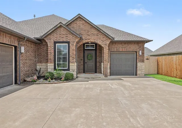 Photo 3 of Sale Pending at 908 Nw 186th Street, Edmond, OK 73012 | MLS# 1239676 | Listing updated on 2026-09-17