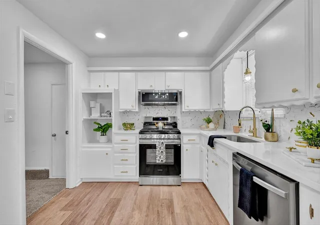 Photo 1 of Single family home for sale at 125 Sw 6th Street, Moore, OK 73160 | MLS# 1240185 | Listing updated on 2026-09-14