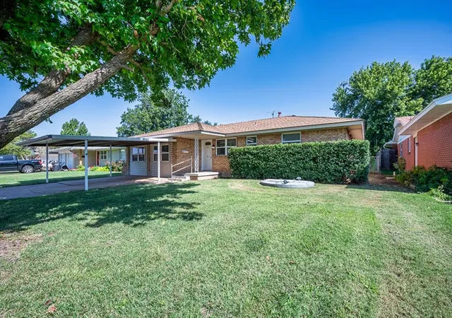 Photo 3 of Single family home for sale at 125 SW 6th Street, Moore, OK 73160 | MLS# 1240185 | Listing updated on 2026-09-14