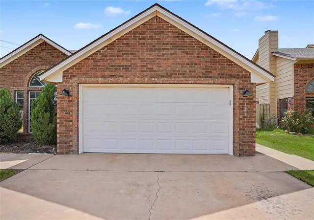 Photo 3 of Single family home for sale at 904 N Towne Cir, Altus, OK 73521 | MLS# 1240228 | Listing updated on 2026-09-14