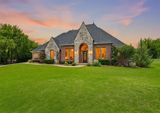 Photo 2 of Sale Pending at 2209 Crestwood Dr, Jones, OK 73049 | MLS# 1240340 | Listing updated on 2026-09-14