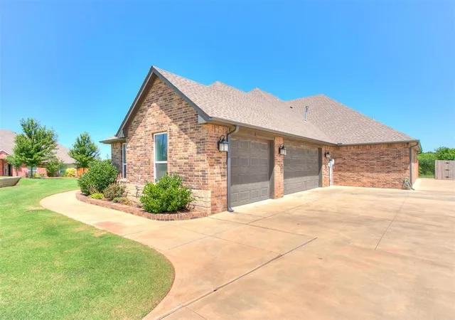 Photo 3 of Single family home for sale at 3001 Firefly Dr, Norman, OK 73071 | MLS# 1240733 | Listing updated on 2026-09-13