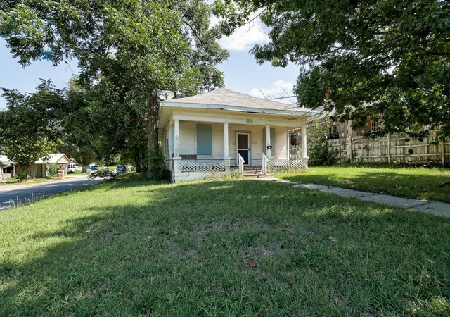 Photo 4 of Single family home for sale at 1323 W Park Pl, Oklahoma City, OK 73106 | MLS# 1240758 | Listing updated on 2026-09-15
