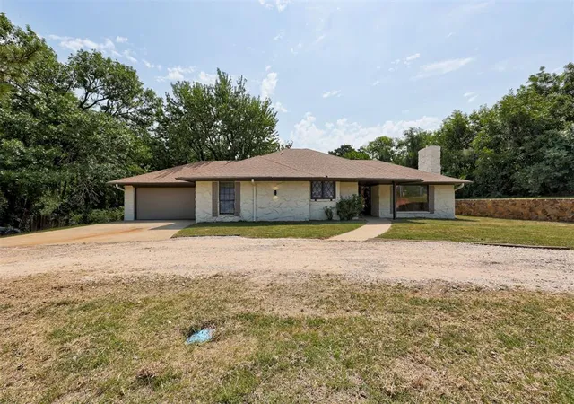 Photo 2 of Single family home for sale at 1002 S Pine St, Guthrie, OK 73044 | MLS# 1241421 | Listing updated on 2026-10-08