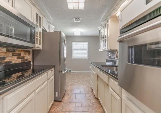 Photo 3 of Single family home for sale at 5701 Nw 58th Street, Warr Acres, OK 73122 | MLS# 1241478 | Listing updated on 2026-09-15