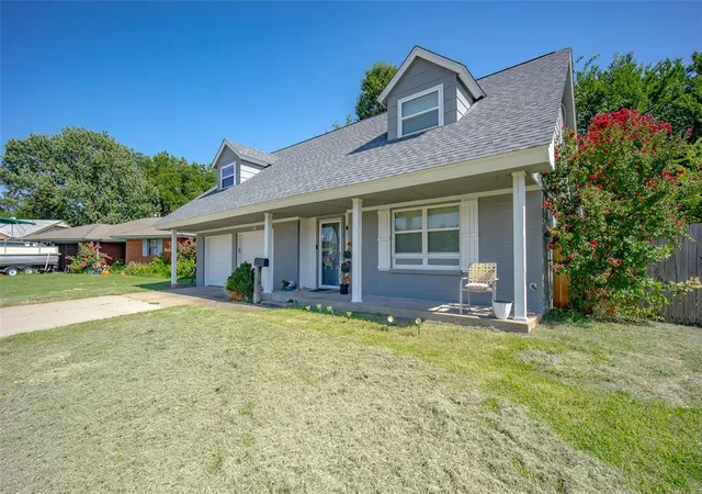Photo 1 of Sale Pending at 118 Oakside Dr, Moore, OK 73160 | MLS# 1241573 | Listing updated on 2026-09-11
