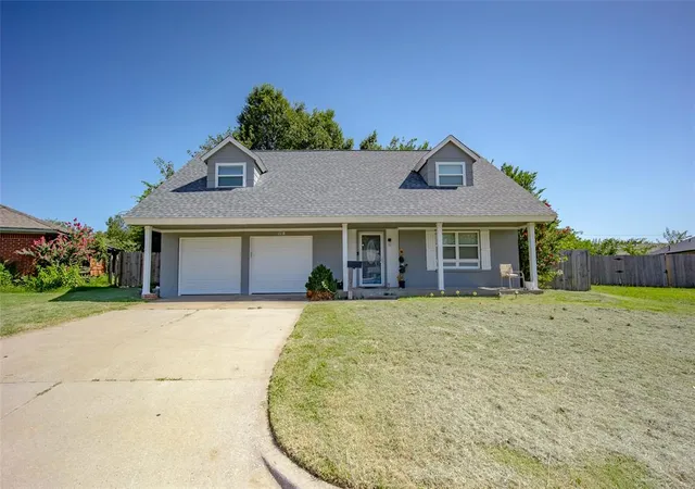Photo 3 of Sale Pending at 118 Oakside Dr, Moore, OK 73160 | MLS# 1241573 | Listing updated on 2026-09-11