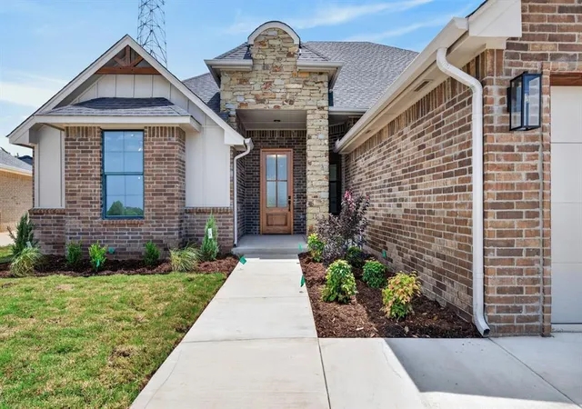 Photo 2 of Sale Pending at 9508 Sultans Water Way, Yukon, OK 73099 | MLS# 1241576 | Listing updated on 2026-09-10