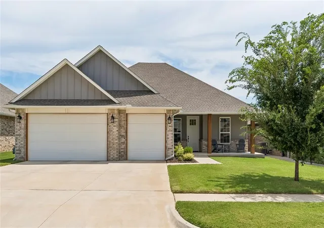 Photo 2 of Single family home for sale at 1304 Torrey Pines Rd, Norman, OK 73072 | MLS# 1241792 | Listing updated on 2026-09-25