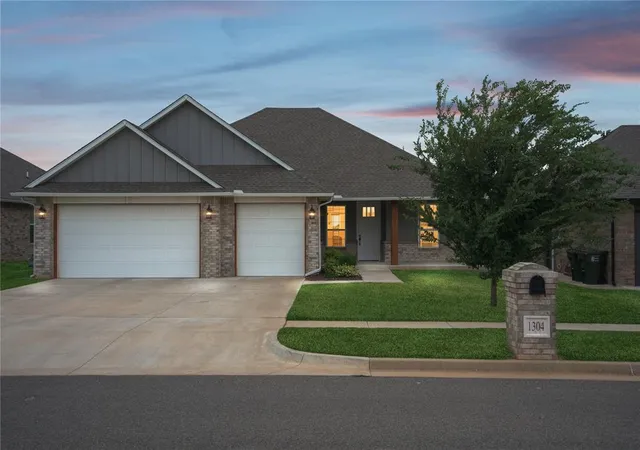 Photo 3 of Single family home for sale at 1304 Torrey Pines Rd, Norman, OK 73072 | MLS# 1241792 | Listing updated on 2026-09-25