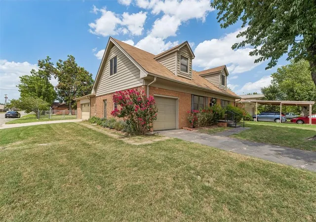Photo 3 of Single family home for sale at 5737 Nw 47th Street, Warr Acres, OK 73122 | MLS# 1241855 | Listing updated on 2026-09-15