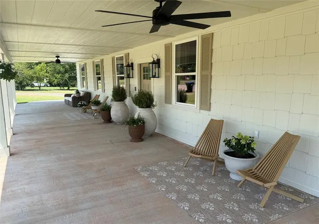 Photo 2 of Single family home for sale at 100 E 1st Street, Wellston, OK 74881 | MLS# 1241941 | Listing updated on 2026-09-11