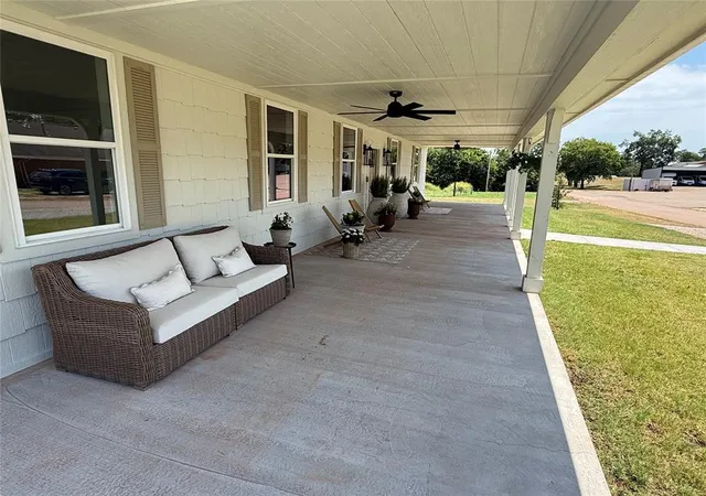 Photo 3 of Single family home for sale at 100 E 1st Street, Wellston, OK 74881 | MLS# 1241941 | Listing updated on 2026-09-11