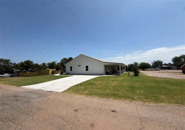 Photo 3 of Single family home for sale at 100 E 1st Street, Wellston, OK 74881 | MLS# 1241941 | Listing updated on 2026-09-11