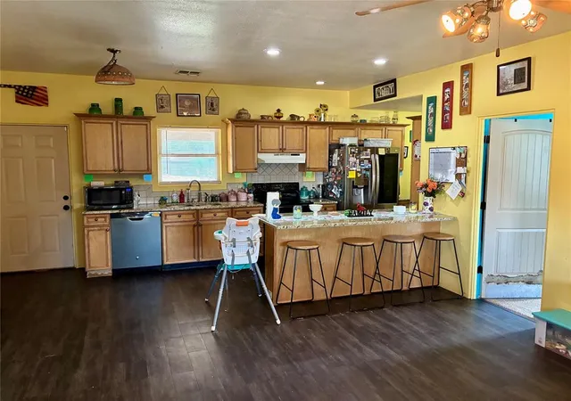 Photo 2 of Single family home for sale at 1405 Redstone Dr, Clinton, OK 73601 | MLS# 1242037 | Listing updated on 2026-09-14