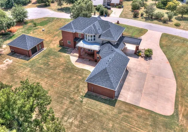 Photo 3 of Single family home for sale at 110 Bramble Bush Ln, Crescent, OK 73028 | MLS# 1242193 | Listing updated on 2026-09-11