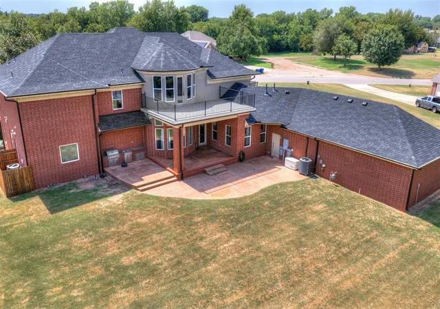 Photo 4 of Single family home for sale at 110 Bramble Bush Ln, Crescent, OK 73028 | MLS# 1242193 | Listing updated on 2026-09-11