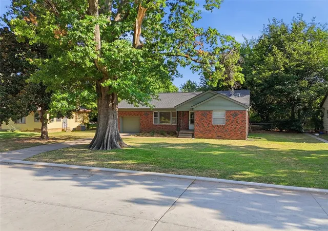Photo 3 of Sale Pending at 1207 Huntington Way, Norman, OK 73069 | MLS# 1242350 | Listing updated on 2026-09-11
