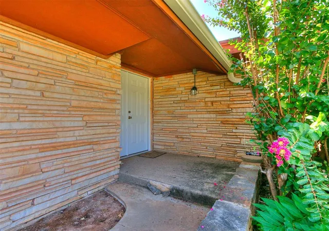 Photo 3 of Sale Pending at 6508 S Country Clb Dr, Oklahoma City, OK 73159 | MLS# 1242458 | Listing updated on 2026-09-11