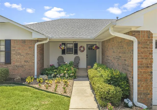Photo 3 of Single family home for sale at 1900 8th Nw, Ardmore, OK 73401 | MLS# 1242582 | Listing updated on 2026-09-11