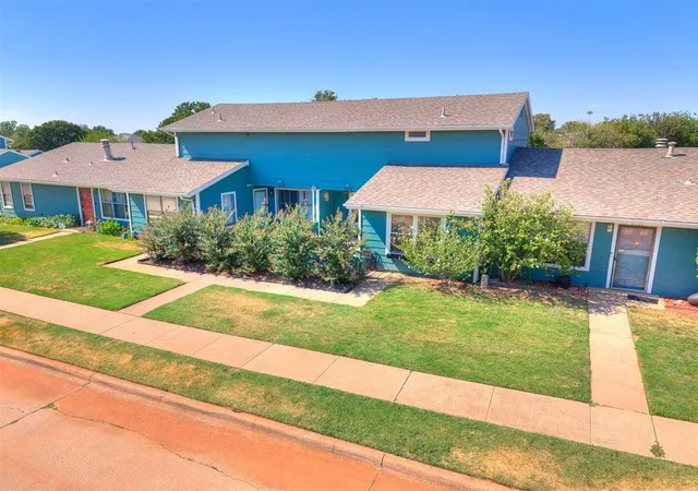 Townhouse for sale at 2743 Indian Crk Blvd, Oklahoma City, OK 73120 | MLS# 1242629