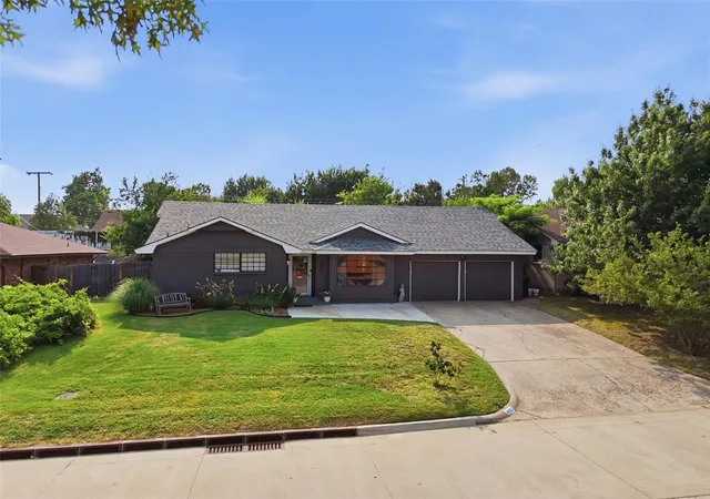 Photo 4 of Sale Pending at 6137 N Drexel Blvd, Oklahoma City, OK 73112 | MLS# 1242641 | Listing updated on 2026-09-15