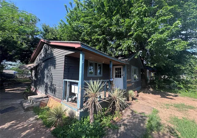 Photo 2 of Single family home for sale at 2636 Sw 26th Street, Oklahoma City, OK 73108 | MLS# 1242749 | Listing updated on 2026-09-12