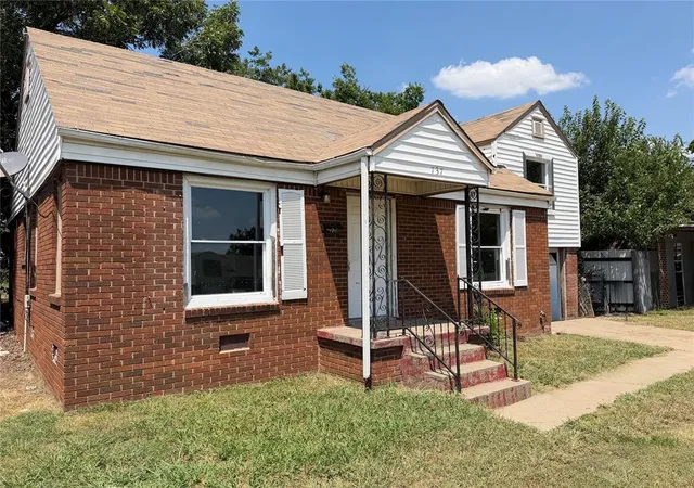 Photo 3 of Single family home for sale at 737 Sw 47th Street, Oklahoma City, OK 73109 | MLS# 1242793 | Listing updated on 2026-09-15