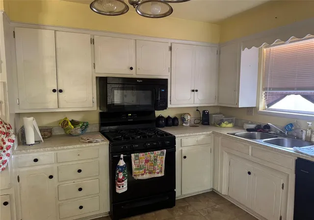 Photo 3 of Single family home for sale at 2113 S Boulevard, Edmond, OK 73013 | MLS# 1242841 | Listing updated on 2026-09-18