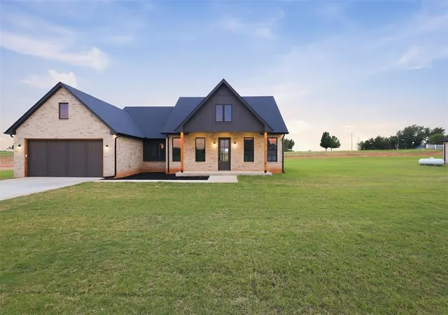 Single family home for sale at 2153 Providence Way, Crescent, OK 73028 | MLS# 1242928