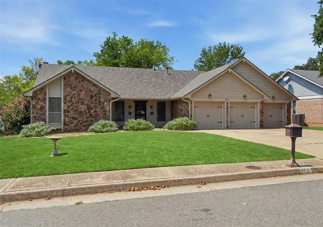 Photo 1 of Single family home for sale at 3711 Marked Tree Dr, Edmond, OK 73013 | MLS# 1243012 | Listing updated on 2026-09-14