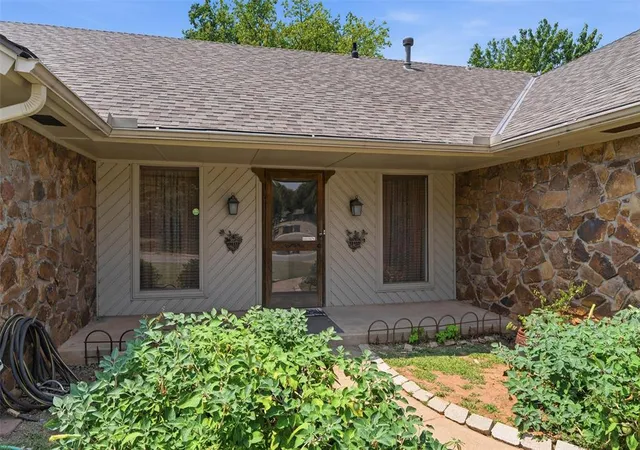 Photo 4 of Single family home for sale at 3711 Marked Tree Dr, Edmond, OK 73013 | MLS# 1243012 | Listing updated on 2026-09-14