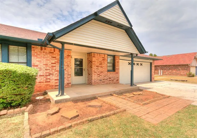 Photo 3 of Single family home for sale at 11313 Davis Ct, Oklahoma City, OK 73162 | MLS# 1243127 | Listing updated on 2026-09-14